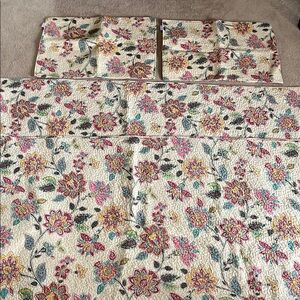 Levtex Home Floral Quilt - Full/Double
